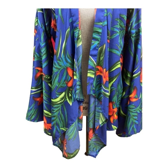 Boohoo Sapphire Blue Red Hibiscus
Waist  Kimono Jacket sz 10
Bell sleeves - Picture 9 of 13